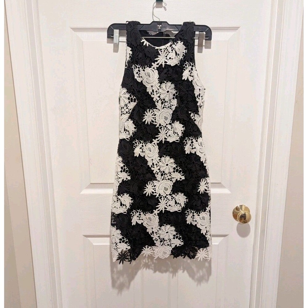Lauren Ralph Lauren Size 6P Black & White Floral Eyelet Mini Dress